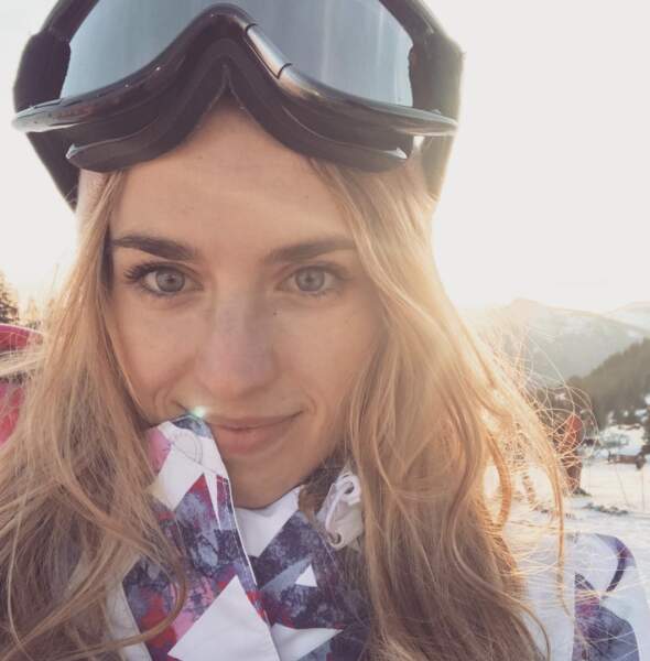Au ski, Alicia en profite pour faire un petit selfie.