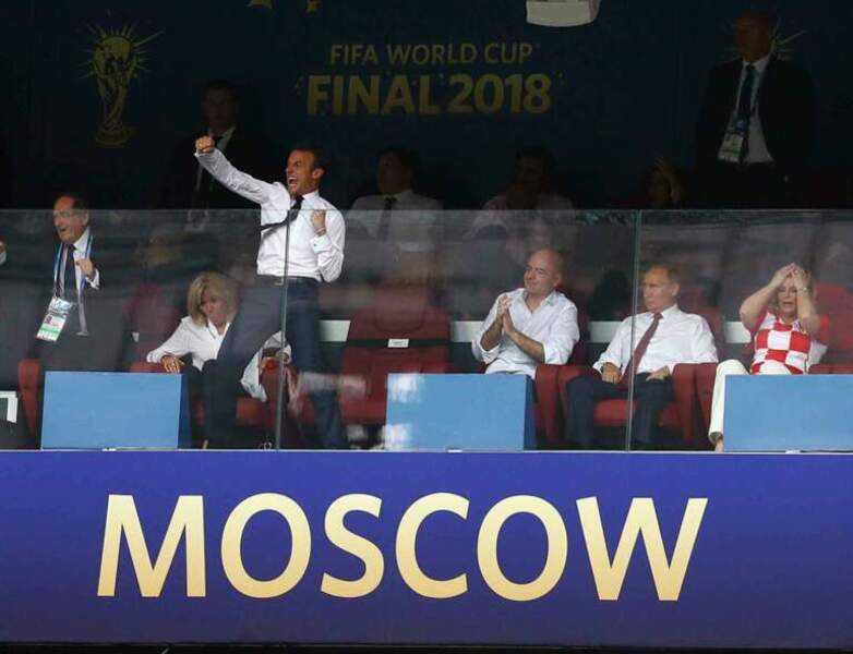 Face à Vladimir Poutine et la Présidente Croate Kolinda Grabar-Kitarović, Emmanuel Macron est survolté après la victoire des Bleus.