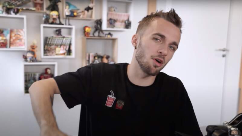 Ce qui fait de lui le deuxième youtubeur français derrière Cyprien et devant Norman