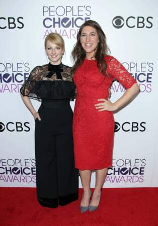 Melissa Rauch et Mayim Bialik aux People's Choice Awards à Los Angeles le 18 janvier 2017