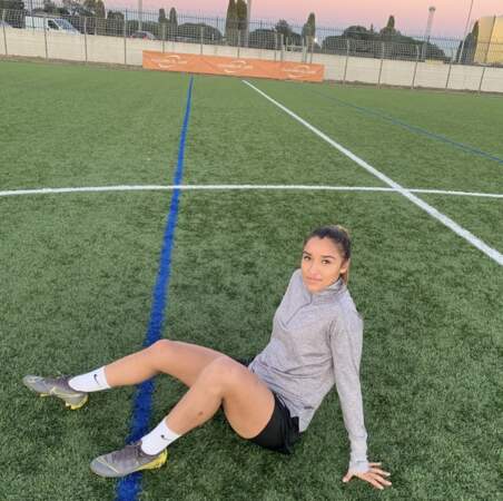 Sakina Karchaoui est une footballeuse qui évolue au Paris Saint-Germain.