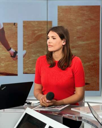 Le 10 juin 2023, elle est la première journaliste femme à commenter une finale à Roland Garros sur le service public... 