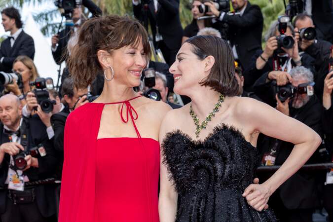 Sophie Marceau et son amie Amira Casar au Festival de Cannes le 24 mai 2022