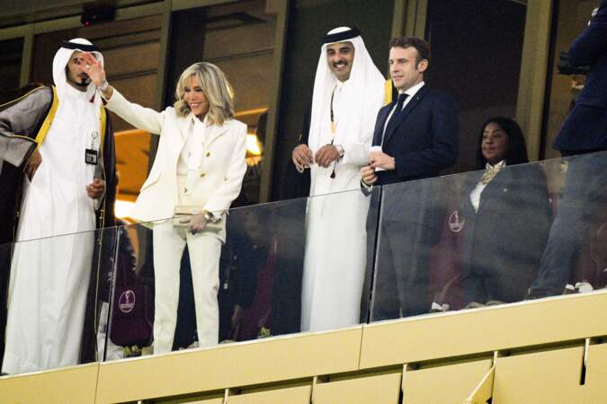 L'émir du Qatar Tamim ben Hamad Al Thani avec Brigitte Macron.
