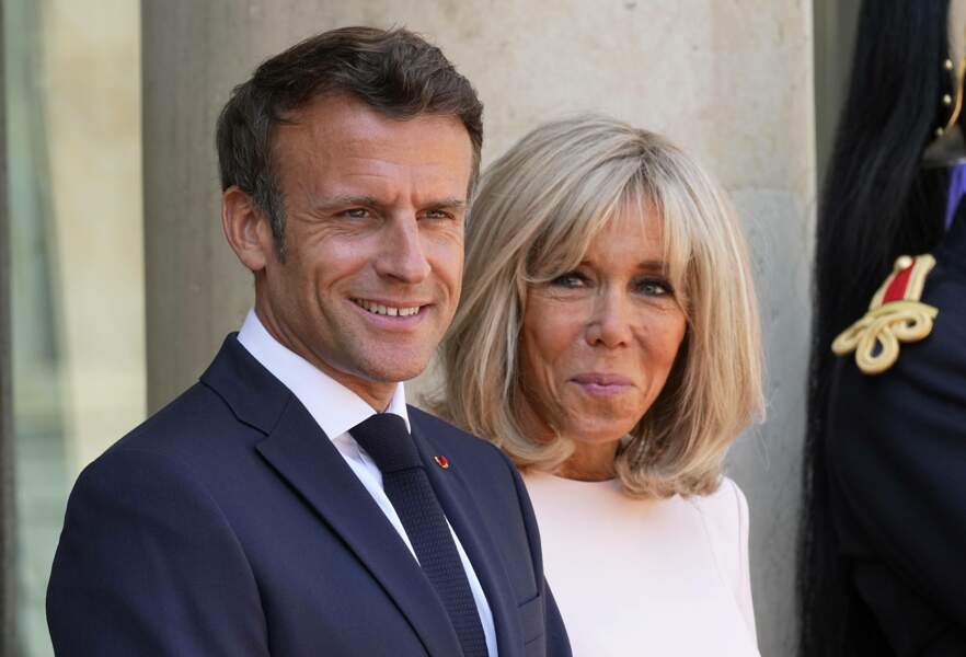 Emmanuel Macron fait la rencontre de Brigitte en 1993.